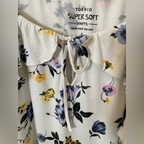 TORRID super soft knits cold shoulder blouse chemise tank top size 2 floral - Picture 3 of 8